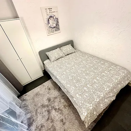 Апартаменти 2 Pokojowe Mieszkanie W Centrum & Parking