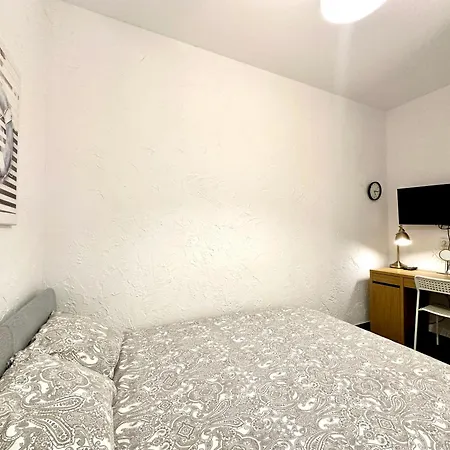 Апартаменти 2 Pokojowe Mieszkanie W Centrum & Parking