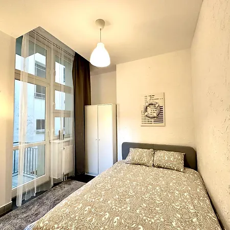 2 Pokojowe Mieszkanie W Centrum & Parking Апартаменти *